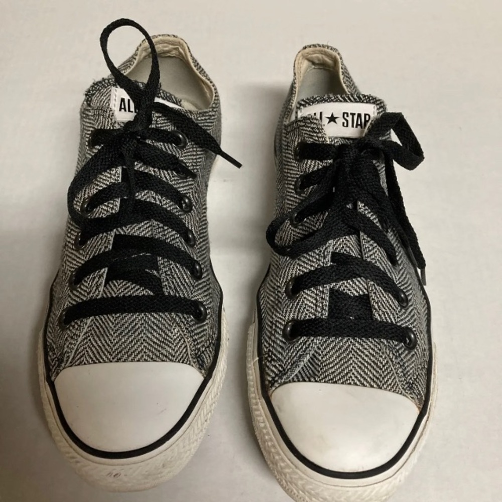 Women’s Size 7 Converse Pre-Owned